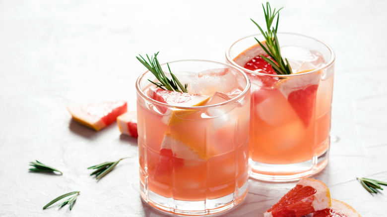 grapefruit and rosemary cocktail