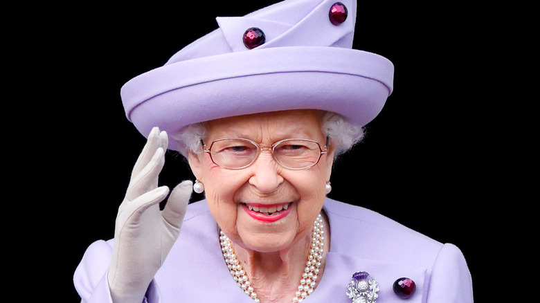 Queen Elizabeth waving