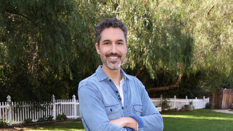 Ethan Zohn posing 