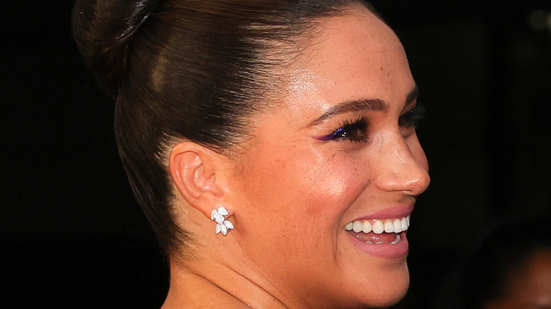 Meghan Markle shows off her earrings