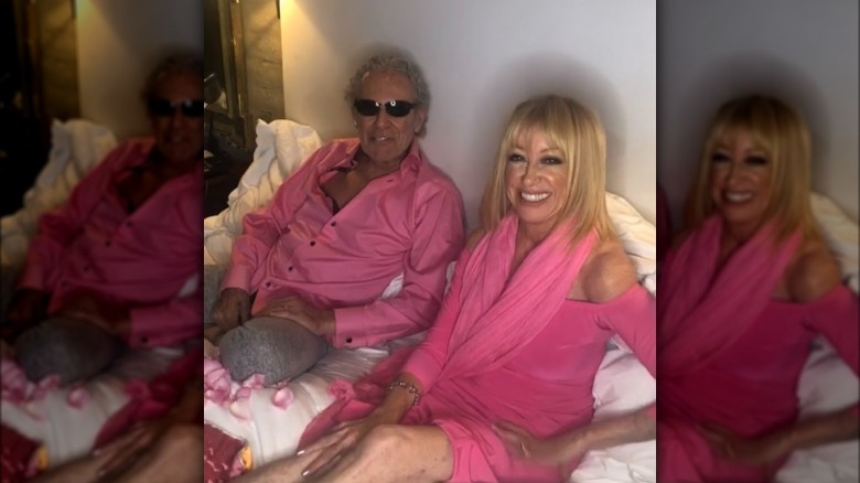 Suzanne Somers and Alan Hamel in bed