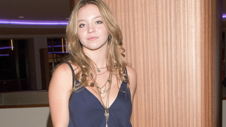 Teenage Sydney Sweeney posing at a screening of Cassidy Way