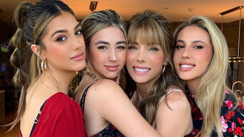 Jennifer Flavin with her daughters