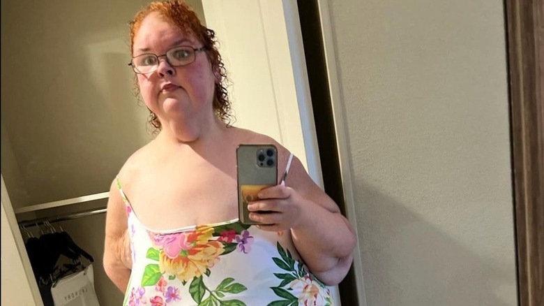 Tammy Slaton poses in selfie mirror picture