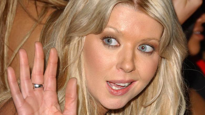 Tara Reid waves in 2006