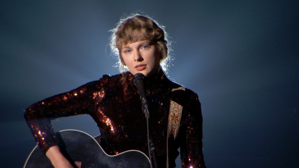 Taylor Swift playing guitar