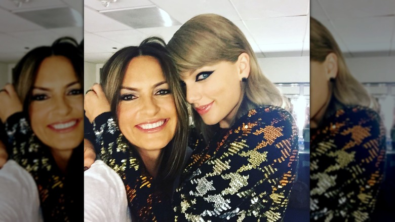 Taylor Swift hugging Mariska Hargitay