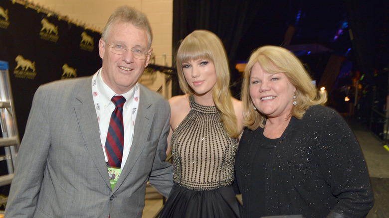 Taylor Swift with her parents