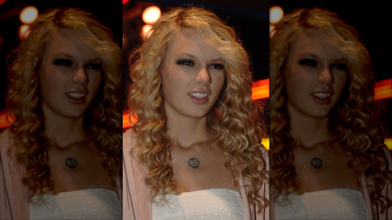 Taylor Swift with black eyeshadow