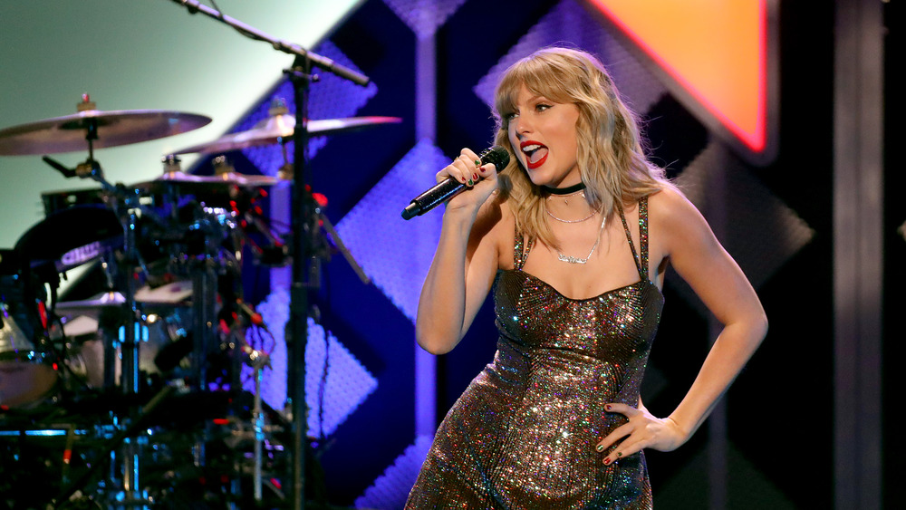 Taylor Swift performing