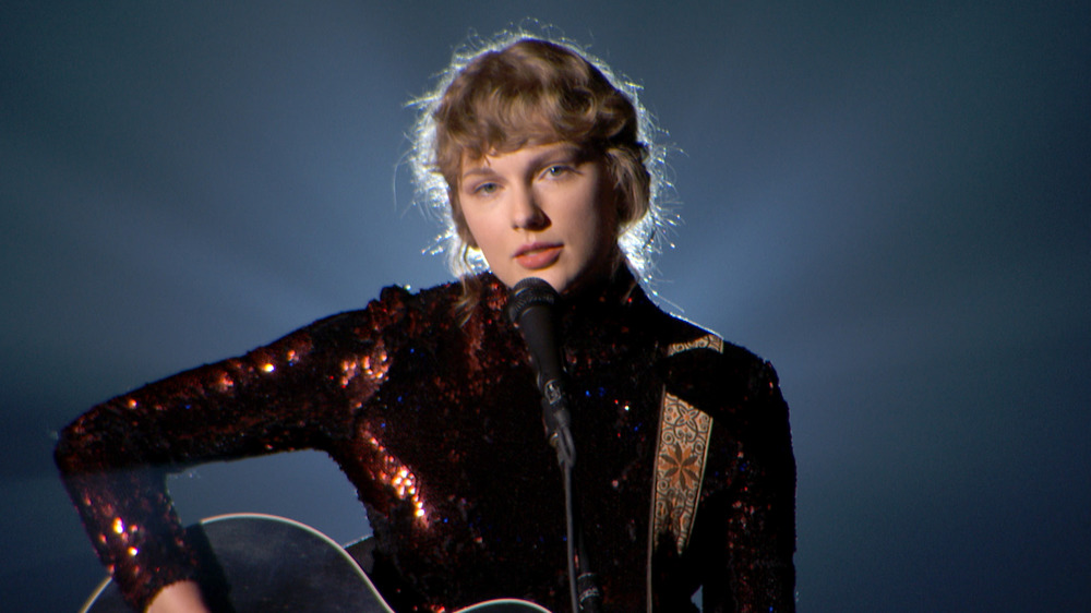 Taylor Swift performs with guitar