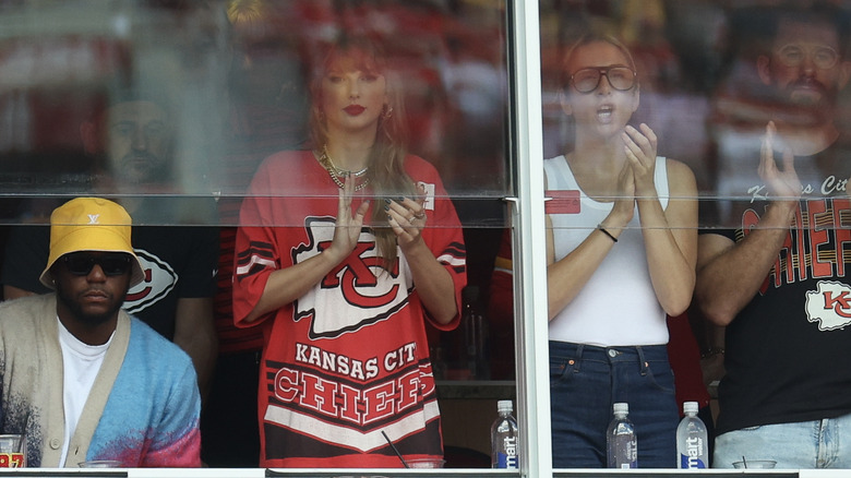 Taylor Swift in a vintage t-shirt