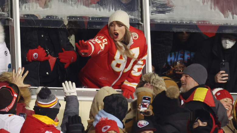 Taylor Swift in a Chiefs puffer jacket