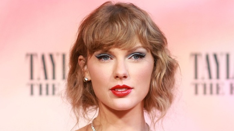 Taylor Swift faux bob hairstyle