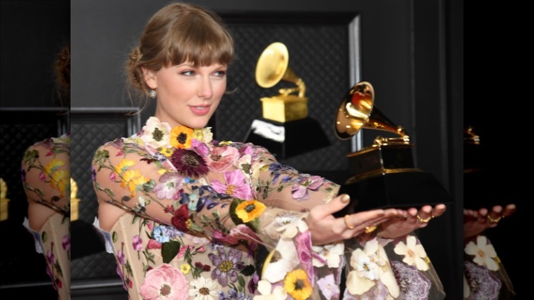 Taylor Swift holding a Grammy