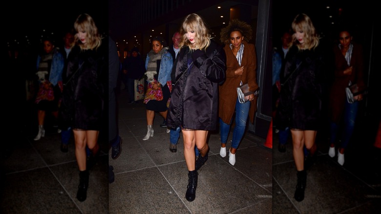 Taylor Swift walking 