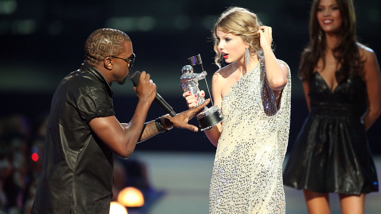 Kanye West and Taylor Swift onstage during the 2009 VMAs