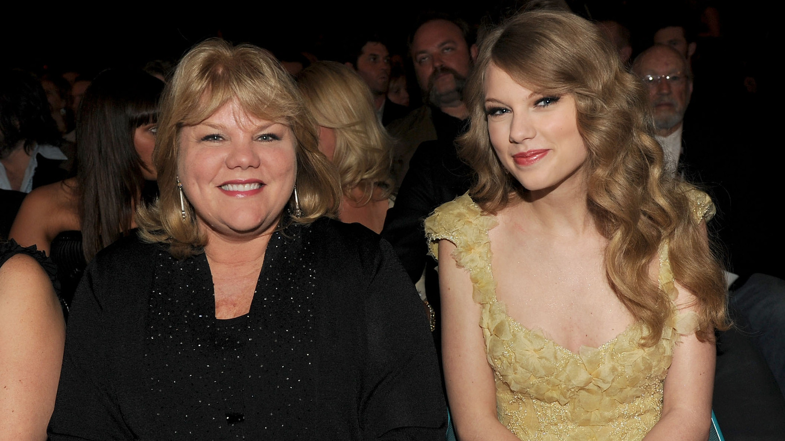 Taylor Swift's Mom Had The Perfect Response To Kanye West's Infamous VMAs  Interruption