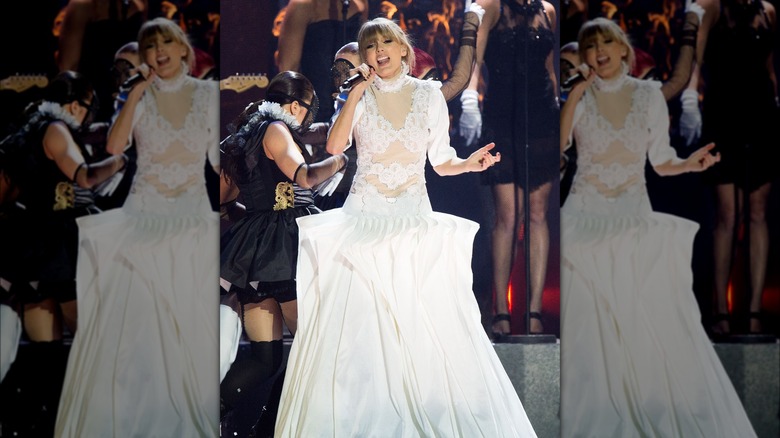 Taylor Swift performing