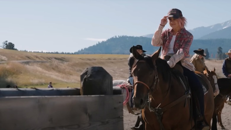 Jennifer Landon as Teeter in Yellowstone, on horseback