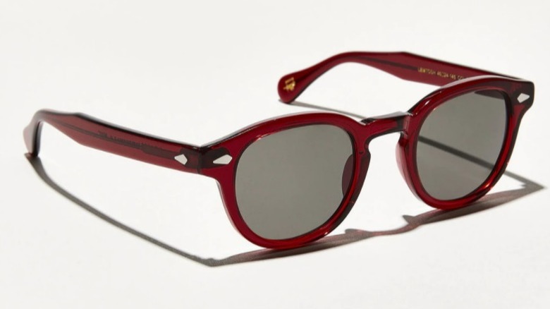 Classic frame sunglasses in red