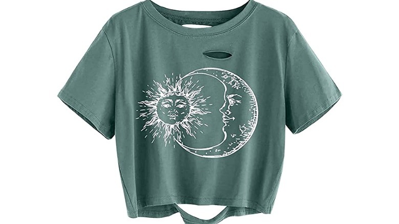 Green cropped t-shirt with sun and moon design