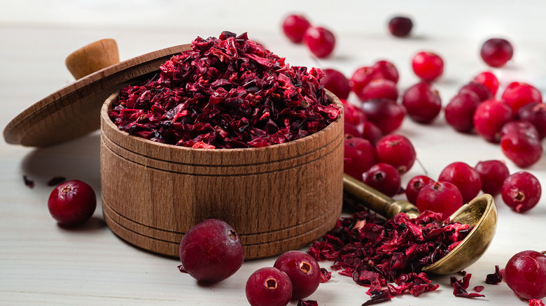 dried and fresh cranberries