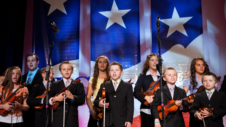 Duggar children play instruments at values summit