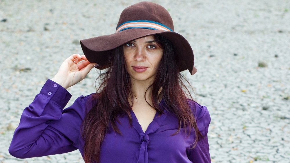 woman with choppy layers in hair