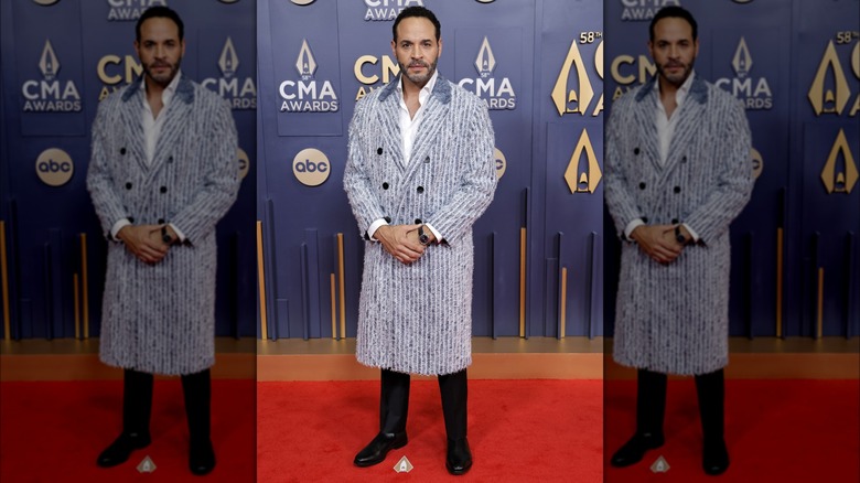 Daniel Sunjata posing