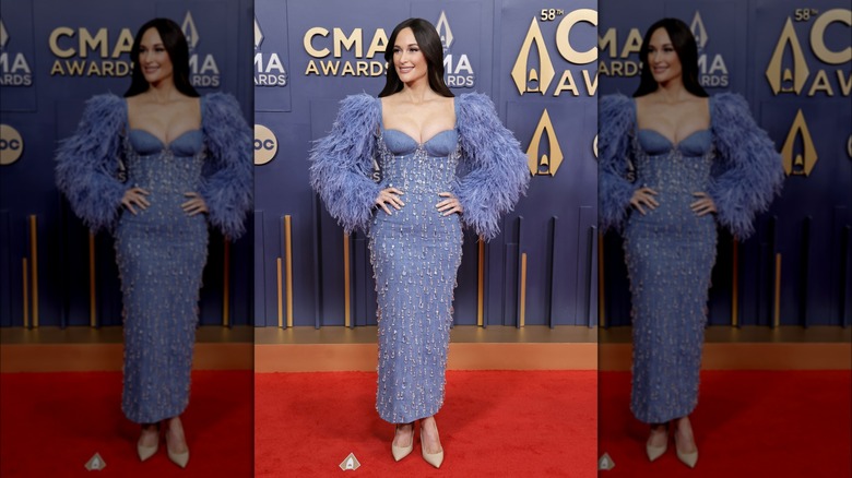 Kacey Musgraves posing