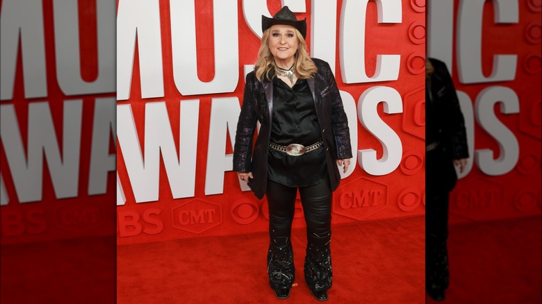 Melissa Etheridge on the red carpet