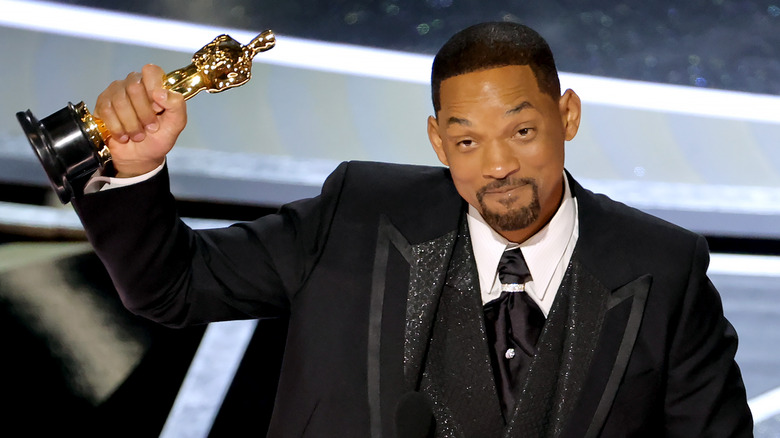 Will Smith accepts his best actor Oscar