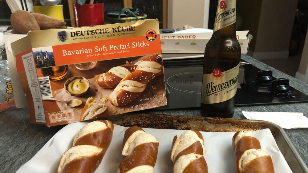 Deutsche Küche Bavarian Soft Pretzels and beer