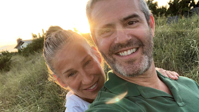 Andy Cohen posing with fresh faced Sarah Jessica Parker 