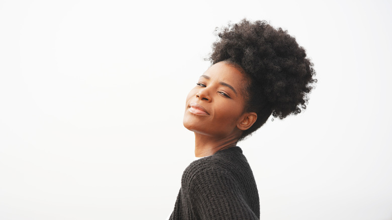 Woman wearing pineapple hairstyle