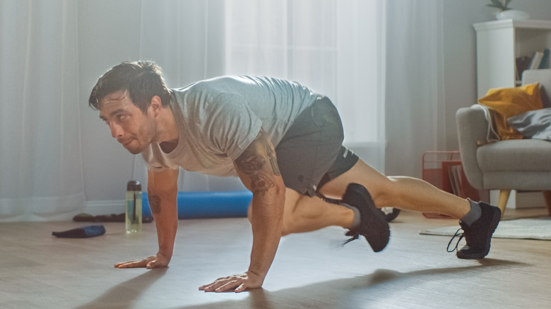 Man doing mountain climbers