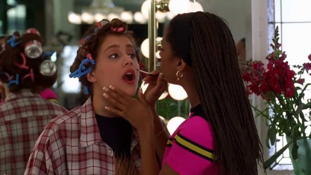 Dionne doing Tai's makeup in Clueless