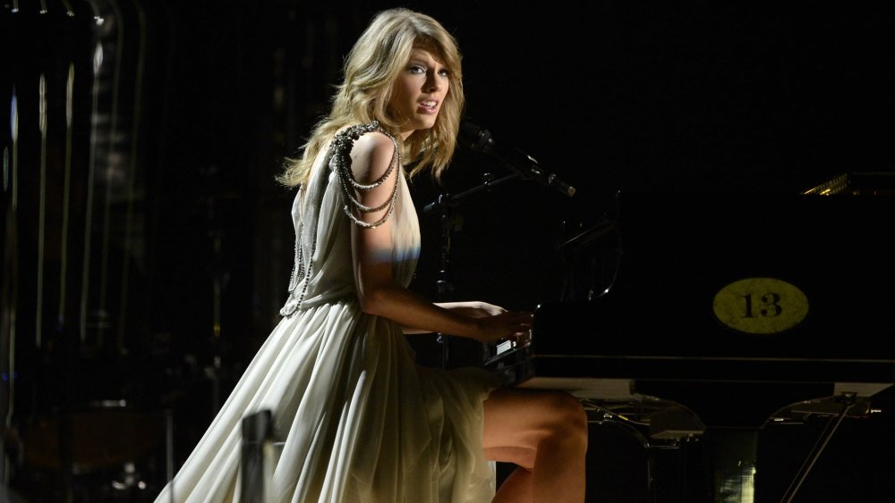 Taylor Swift performing "All Too Well" 