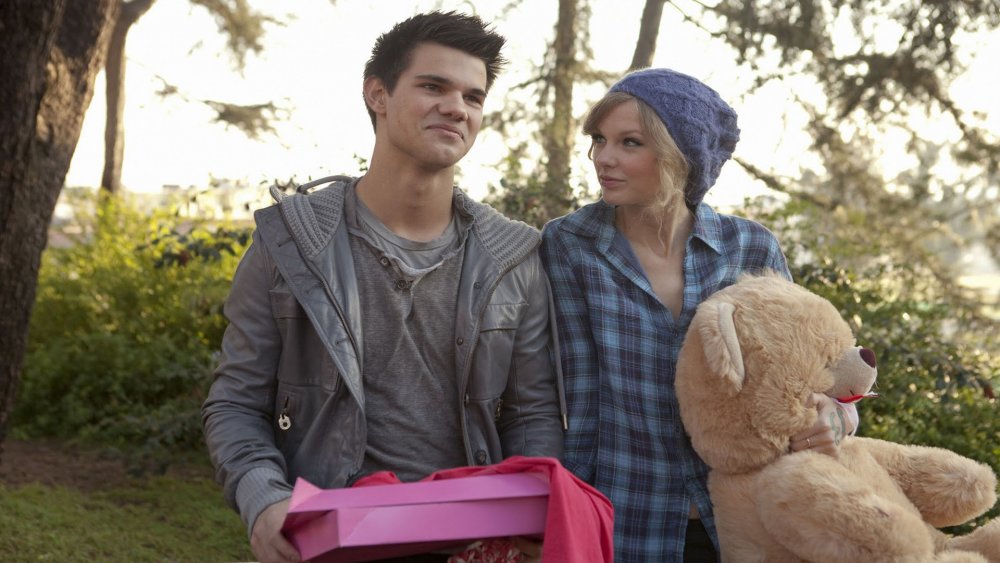 Taylor Lautner and Taylor Swift in Valentine's Day"