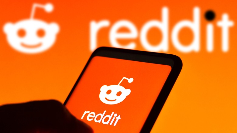 Reddit logo on orange background