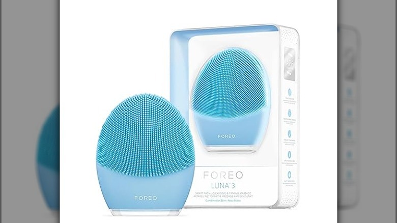 Blue Foreo Luna 3 brush