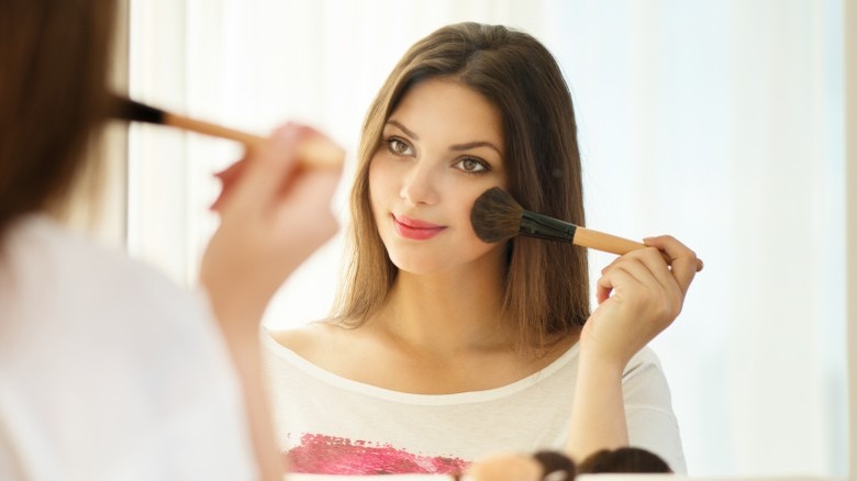 woman applying makeup