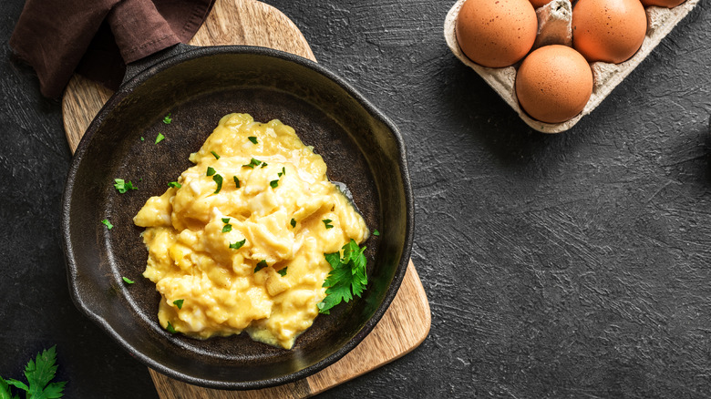 Scrambled eggs on cast iron