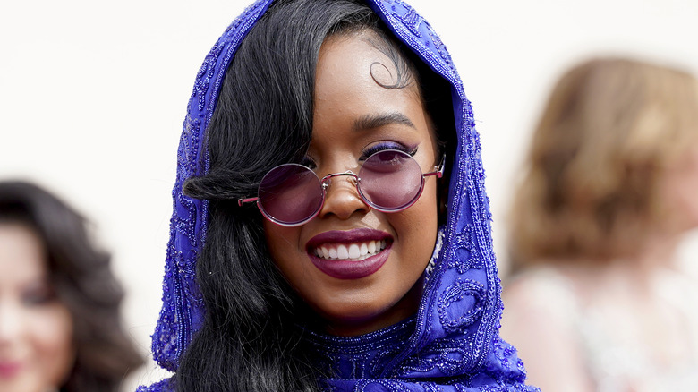 H.E.R. at the 2021 Oscars