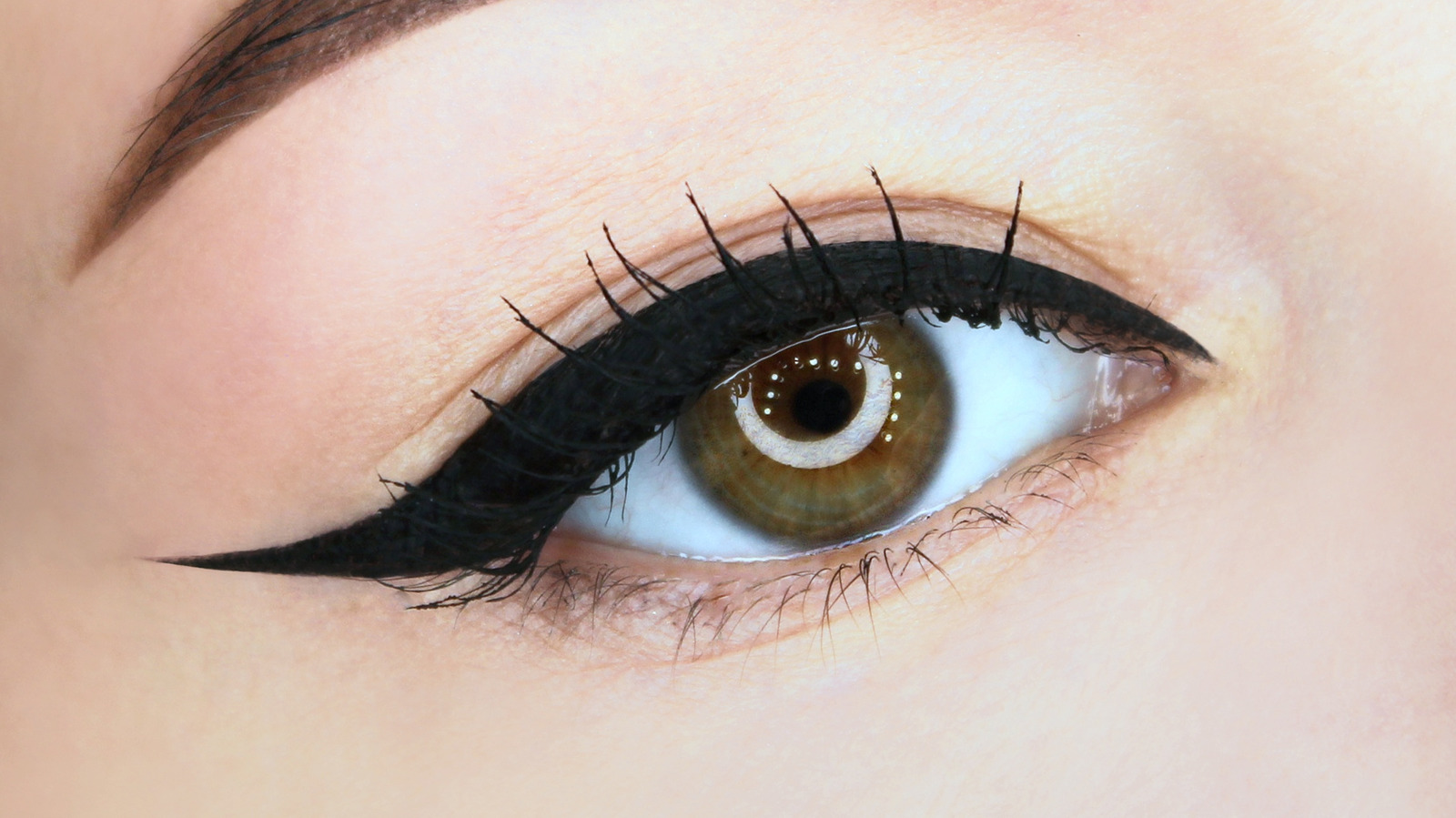 the-best-eyeliners-for-creating-the-perfect-cat-eye