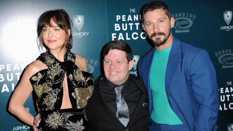 Dakota Johnson, Zack Gottsagen, Shia LaBeouf posing