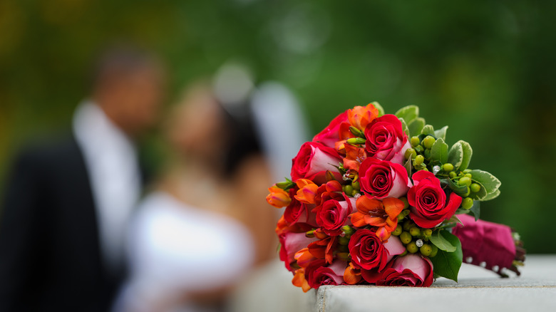 red roses bridalbouquet