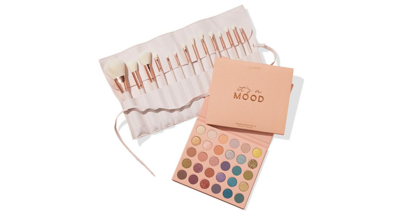 Mega Mood Shadow Palette & Brush Set