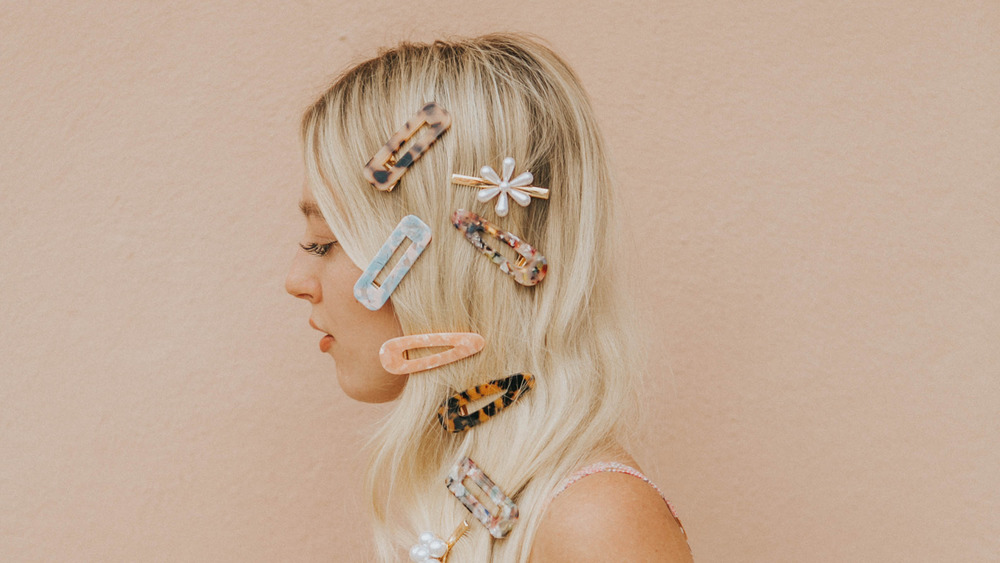 hair accessories, one of the best hair trends of 2020